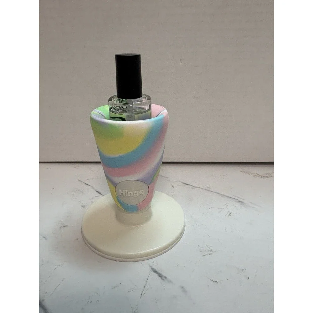 Tweexy Hinge Untippable Nail Polish Holder, Fingernail Painting Tools